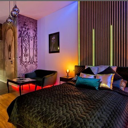 Apartament Czarny Z Jacuzzi Cracovie Extérieur photo
