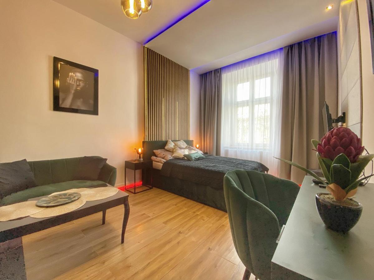 Apartament Czarny Z Jacuzzi Cracovie Extérieur photo