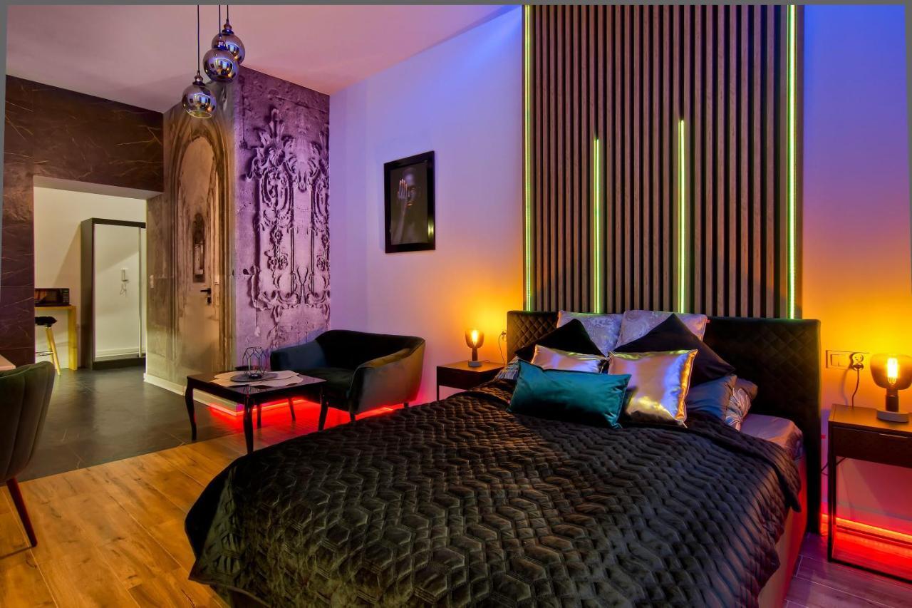 Apartament Czarny Z Jacuzzi Cracovie Extérieur photo