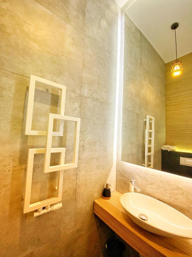 Apartament Czarny Z Jacuzzi Cracovie Extérieur photo