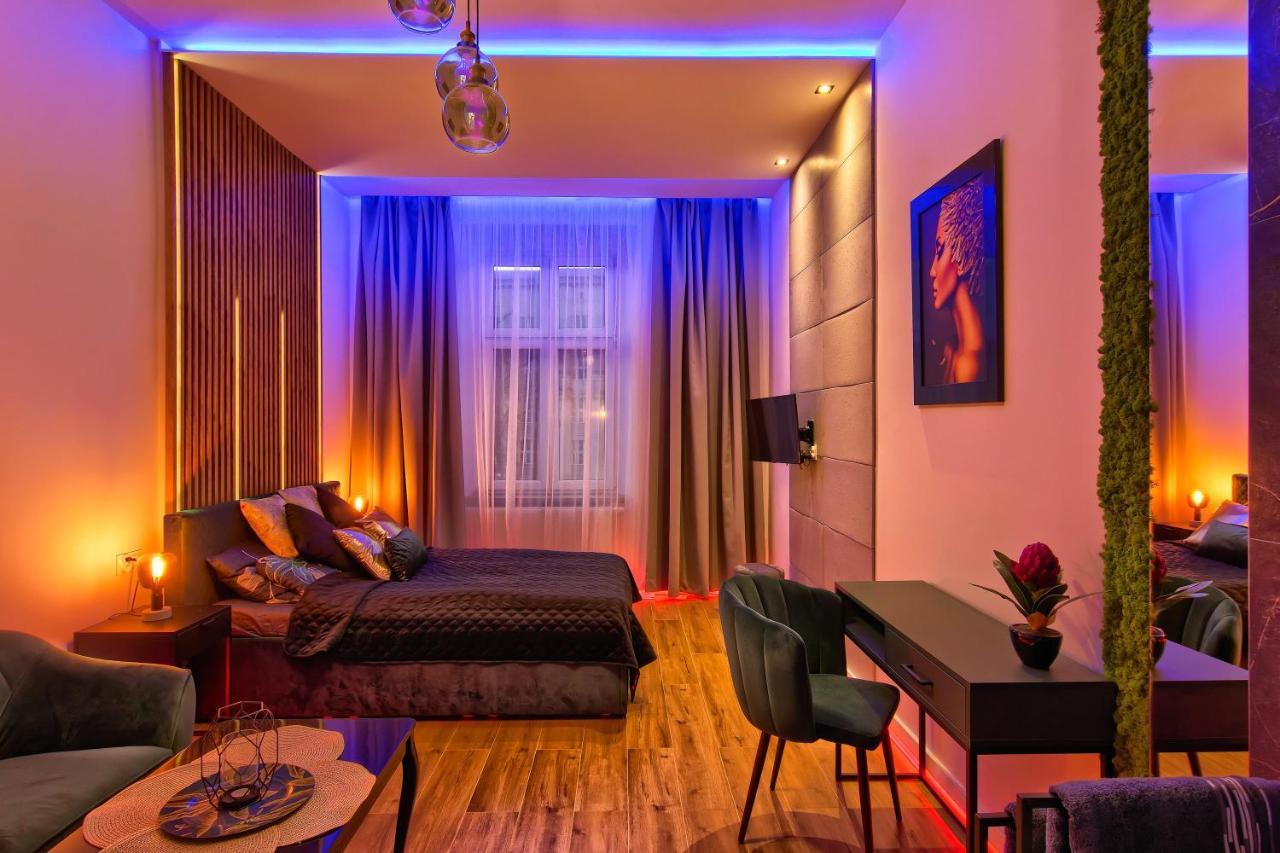 Apartament Czarny Z Jacuzzi Cracovie Extérieur photo